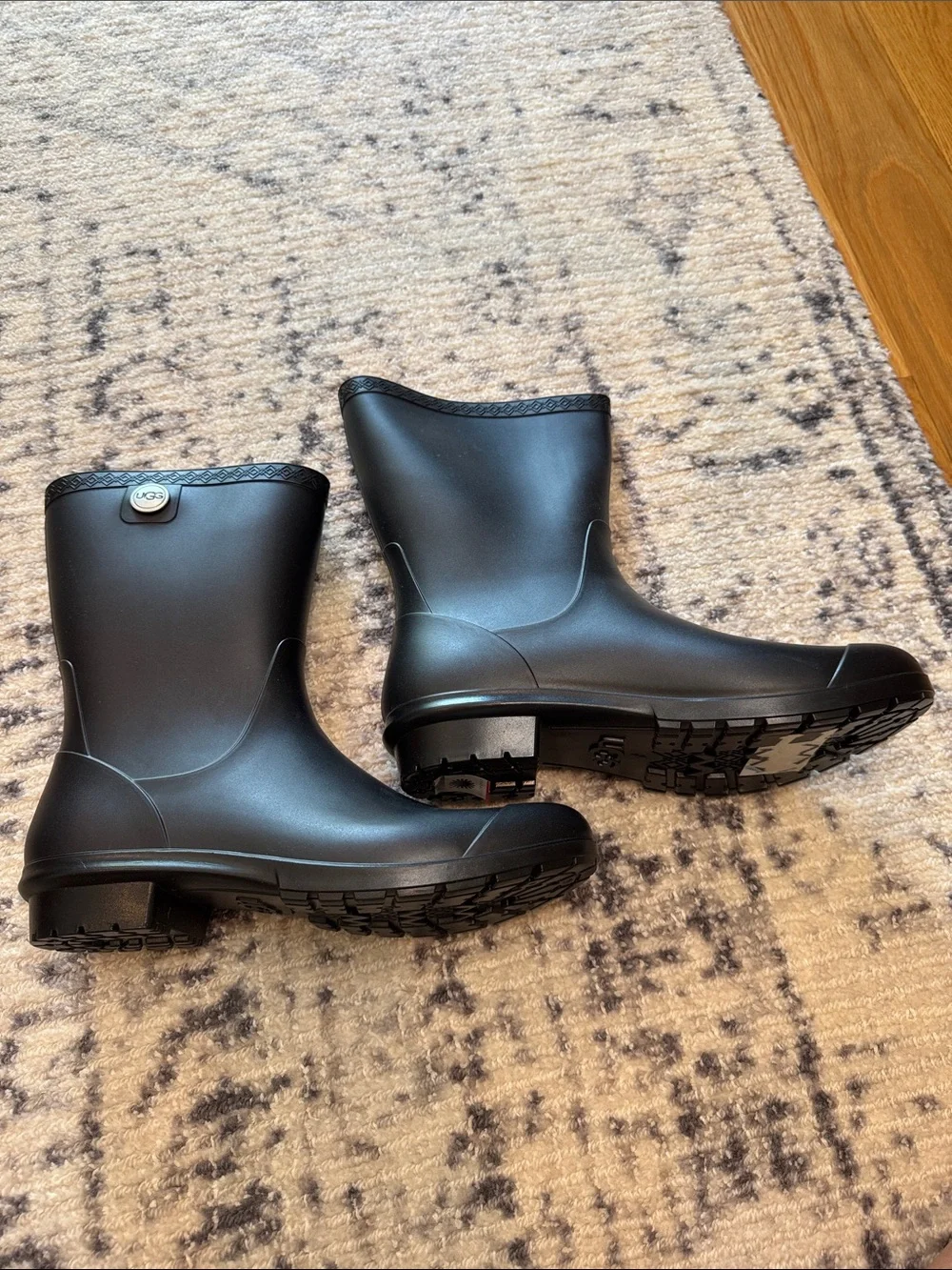 NWT Ugg Matte Black Rain Boot Sz 11